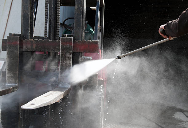 Best Pool Deck Cleaning  in Val Verde, CA